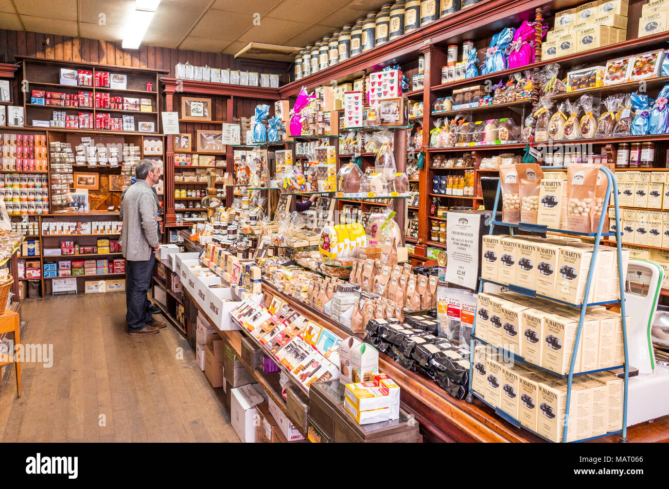 https://c8.alamy.com/comp/MAT066/inside-independent-local-tea-and-coffee-shop-w-martyn-in-muswell-hill-uk-london-MAT066.jpg