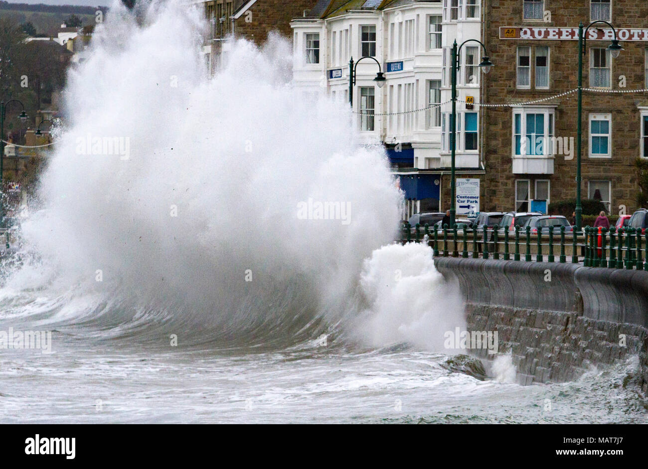 Huge Waves In Cornwall Hi-res Stock Photography And Images - Alamy