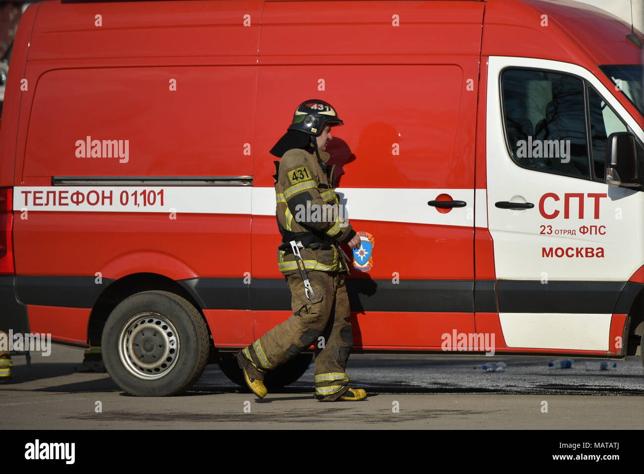 Moscow, Russia. 4 April, 2018. Emergencies Ministry's firefighters at the  shopping mall Persei in Moscow, Russia. Credit: JSPhoto/Alamy Live News  Stock Photo - Alamy