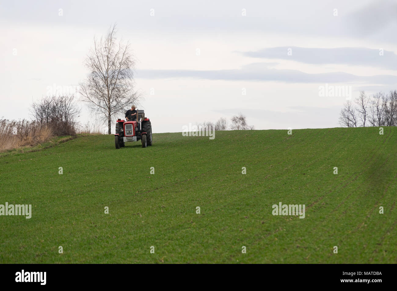 Głebowice, Poland, 4th April 2018. Poland weather; Another day of spring, warm, no rain. Farmers left tractors for arable fields in order to fertilise them with fertilisers to increase crop vegetation. Credit: w124merc / Alamy Live News Stock Photo