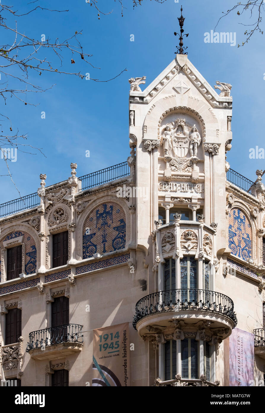 Mallorca, Palma de Mallorca, Placa Weyler, ehemaliges Gran Hotel, 1901-1903 von Lluís Domènech i Montaner erbaut, heute Kunstzentrum Caixa Forum Palma Stock Photo