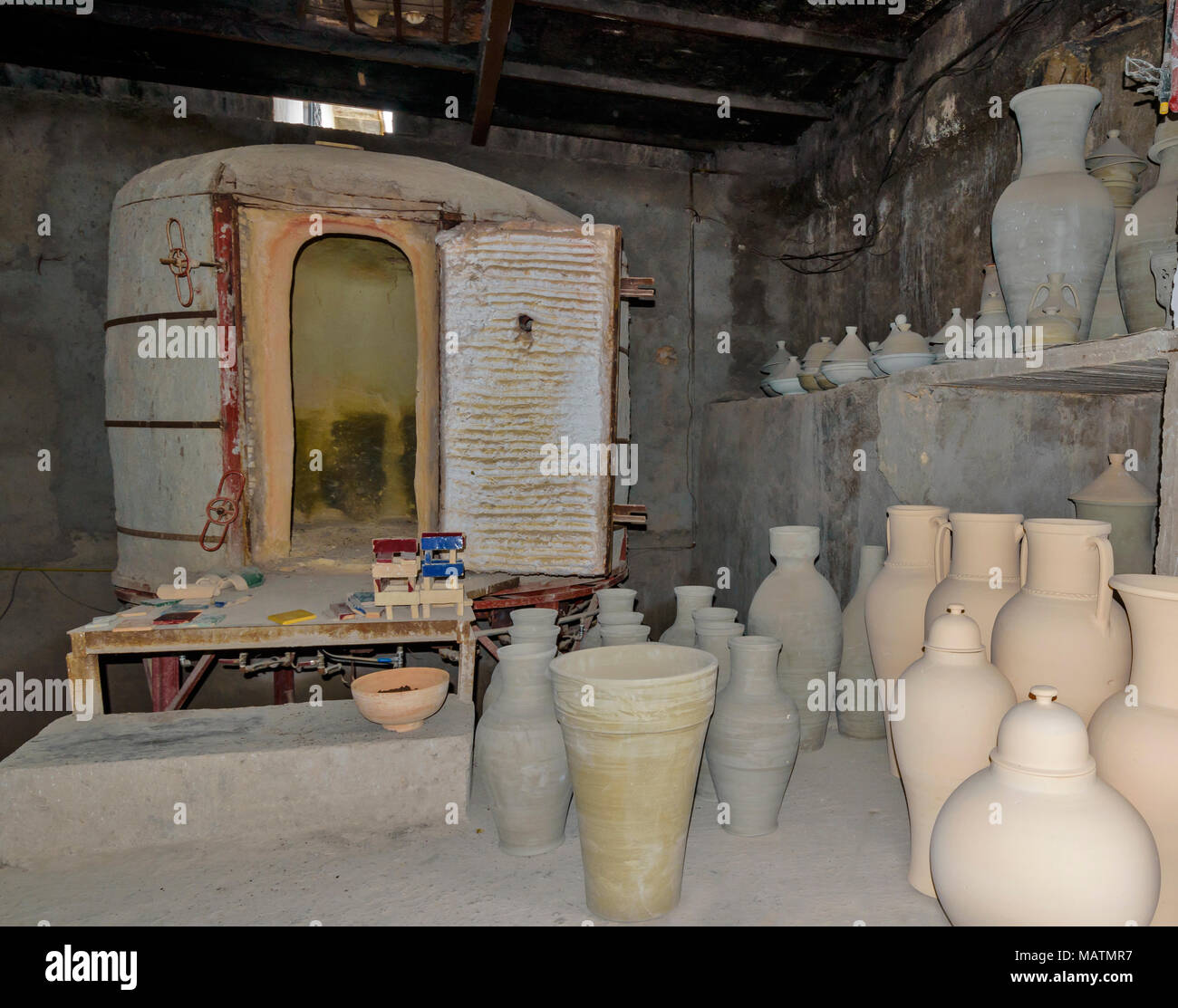 MOROCCO FES MEDINA SOUK ART NAJI FAMOUS BLUE HAND MADE POTTERY THE KILN
