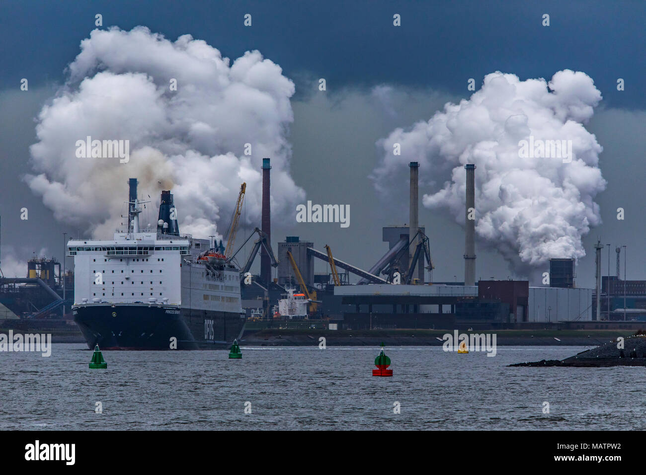 The Tata Steel steelworks in IJmuiden, Velsen, North Holland, Netherlands,  largest industrial area in the Netherlands, 2 blast furnaces, 2 coking plan  Stock Photo - Alamy