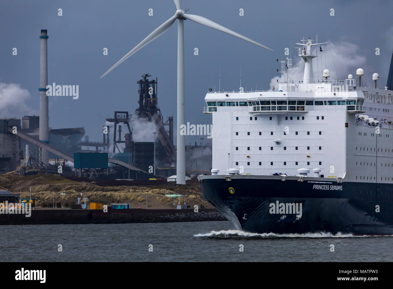 The Tata Steel steelworks in IJmuiden, Velsen, North Holland, Netherlands,  largest industrial area in the Netherlands, 2 blast furnaces, 2 coking plan  Stock Photo - Alamy