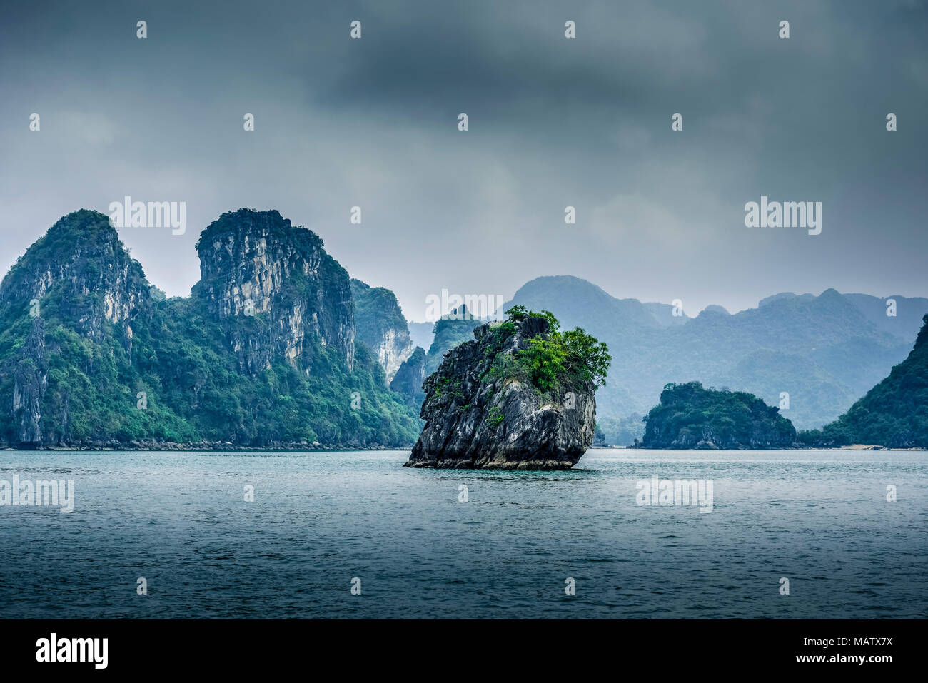 Asien, Vietnam, Quang Ninh Provinz, Halong-Bucht Stock Photo