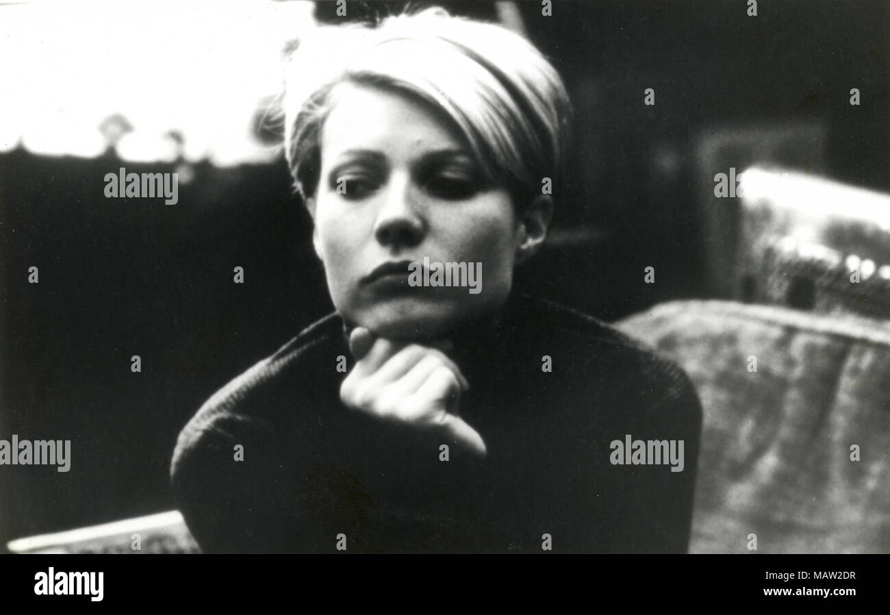 American Actress Gwyneth Paltrow In The Movie Sliding Doors 1998