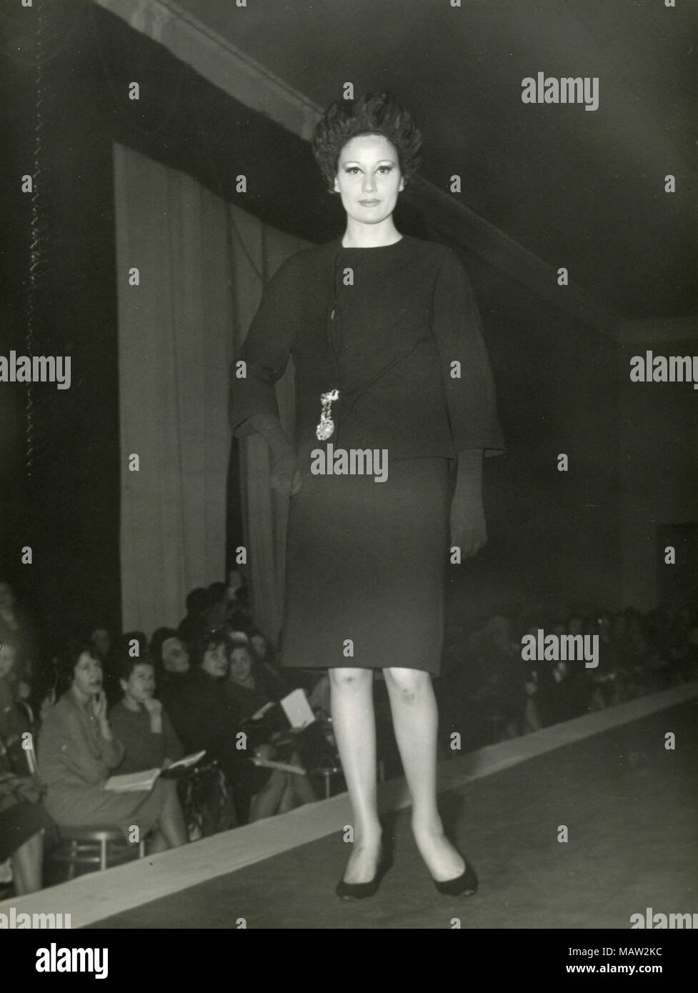 Model from the sixties walking on the catwalk, Italy Stock Photo