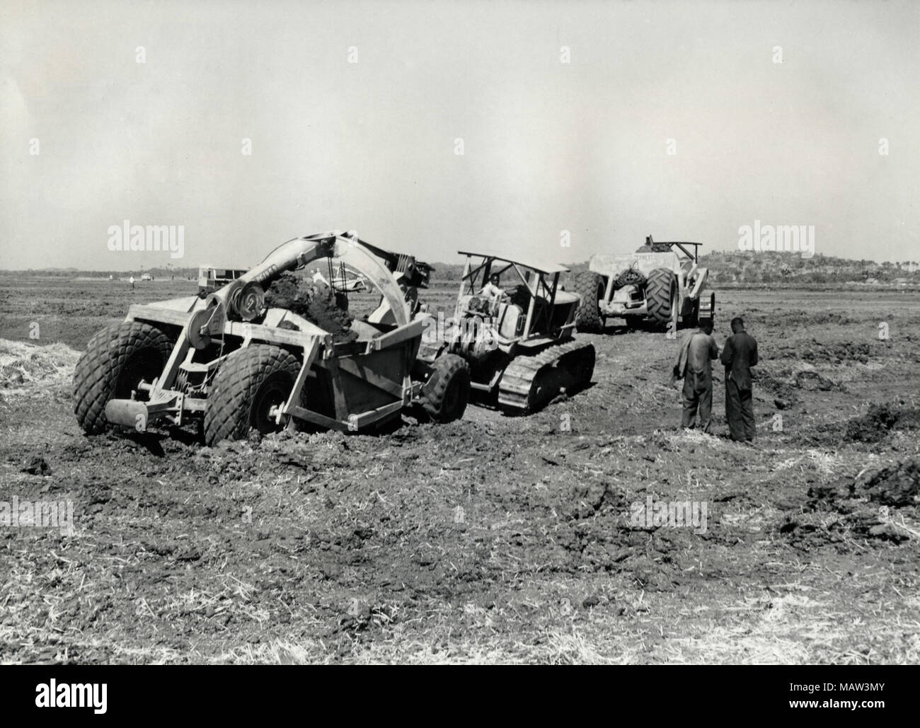 Soil conservation machines levelling on surface irrigation farm, Rhodesian Selection Trust, Kafue Pilot Polder, Zambia, South Rhodesia 1957 Stock Photo