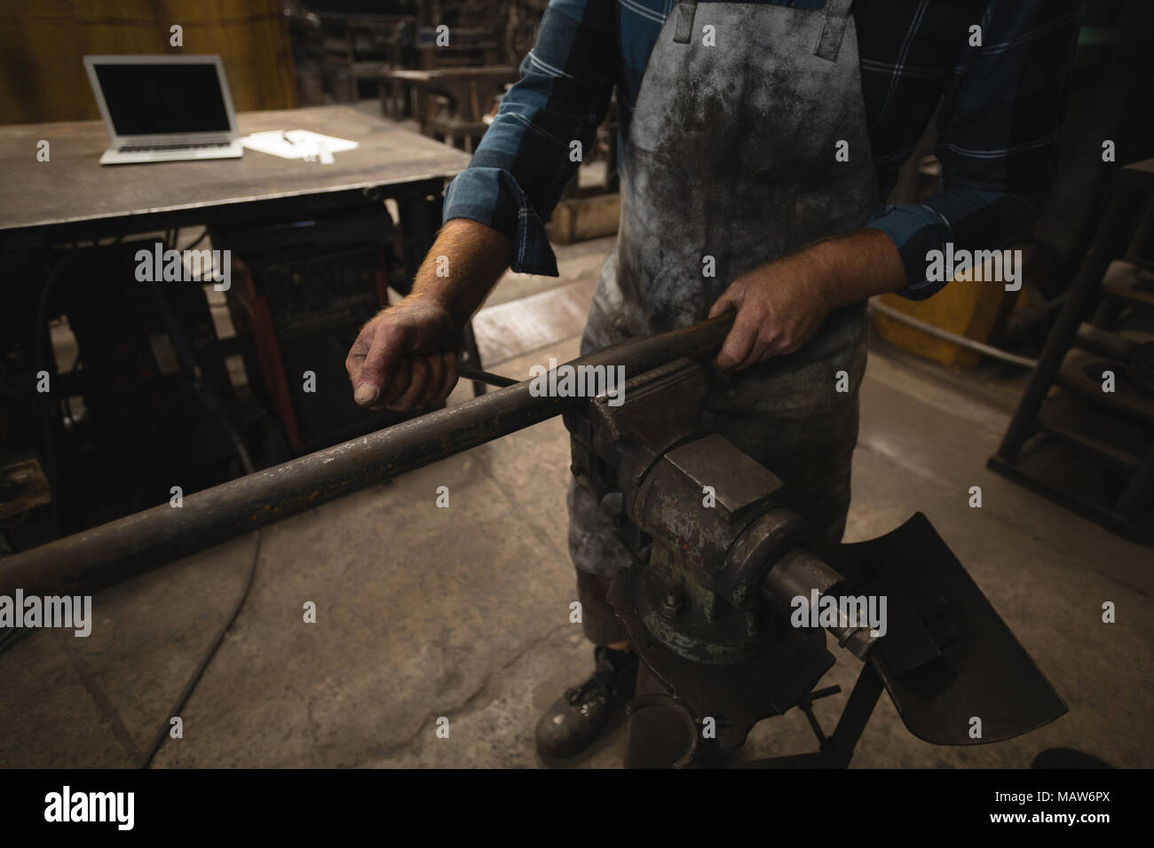 Blacksmith tightening metal rod Stock Photo Alamy