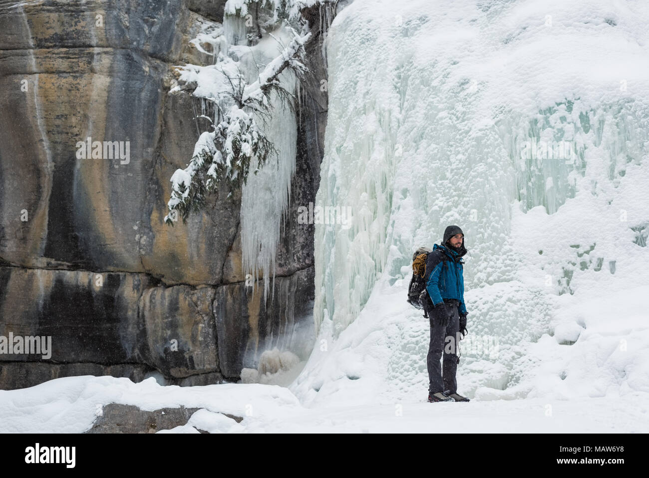 Male climber hi-res stock photography and images - Alamy