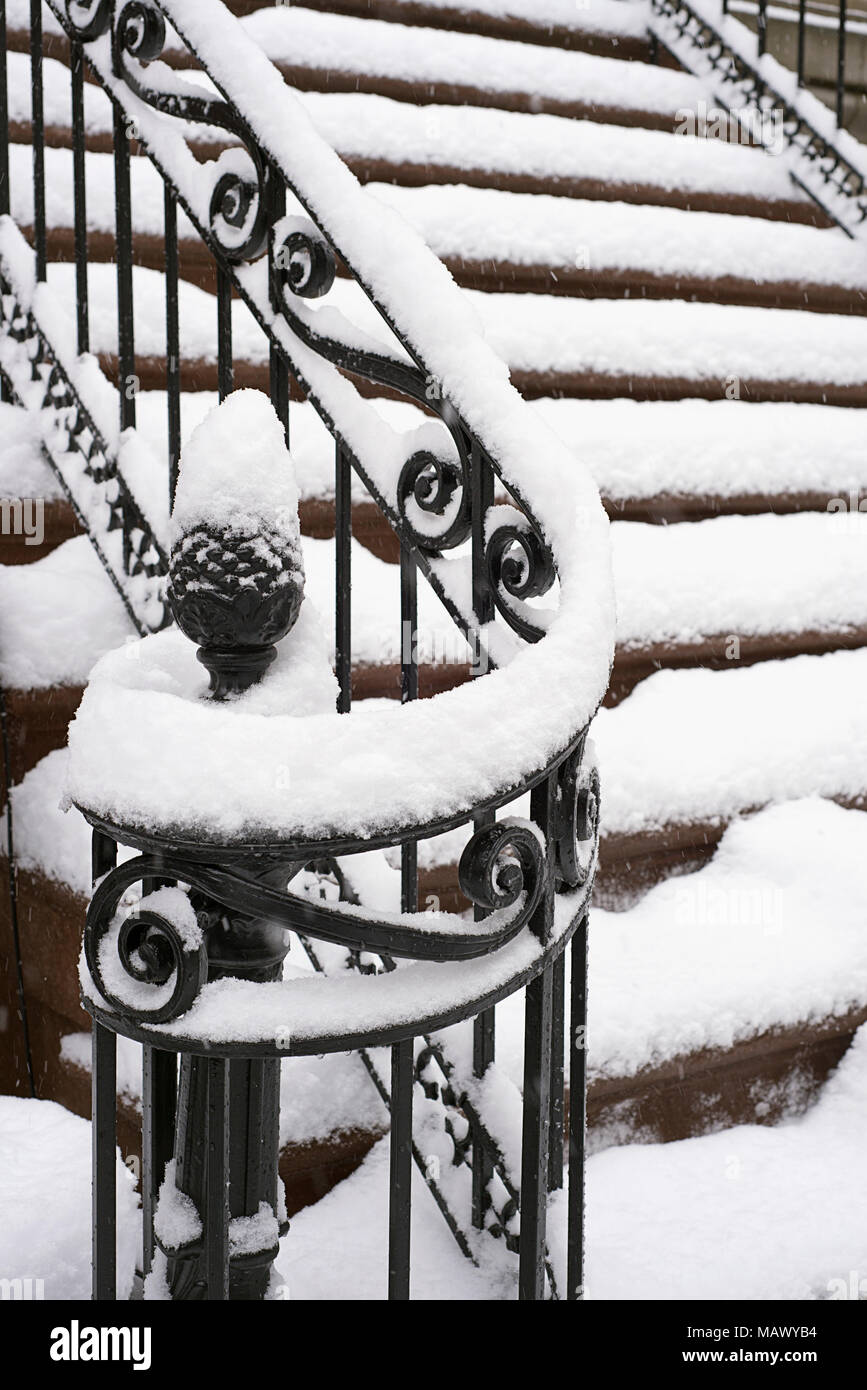 Snowy stairs hi-res stock photography and images - Alamy