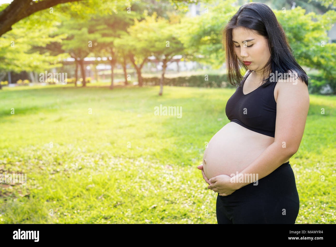 Pregnant women standing yoga hi-res stock photography and images - Alamy