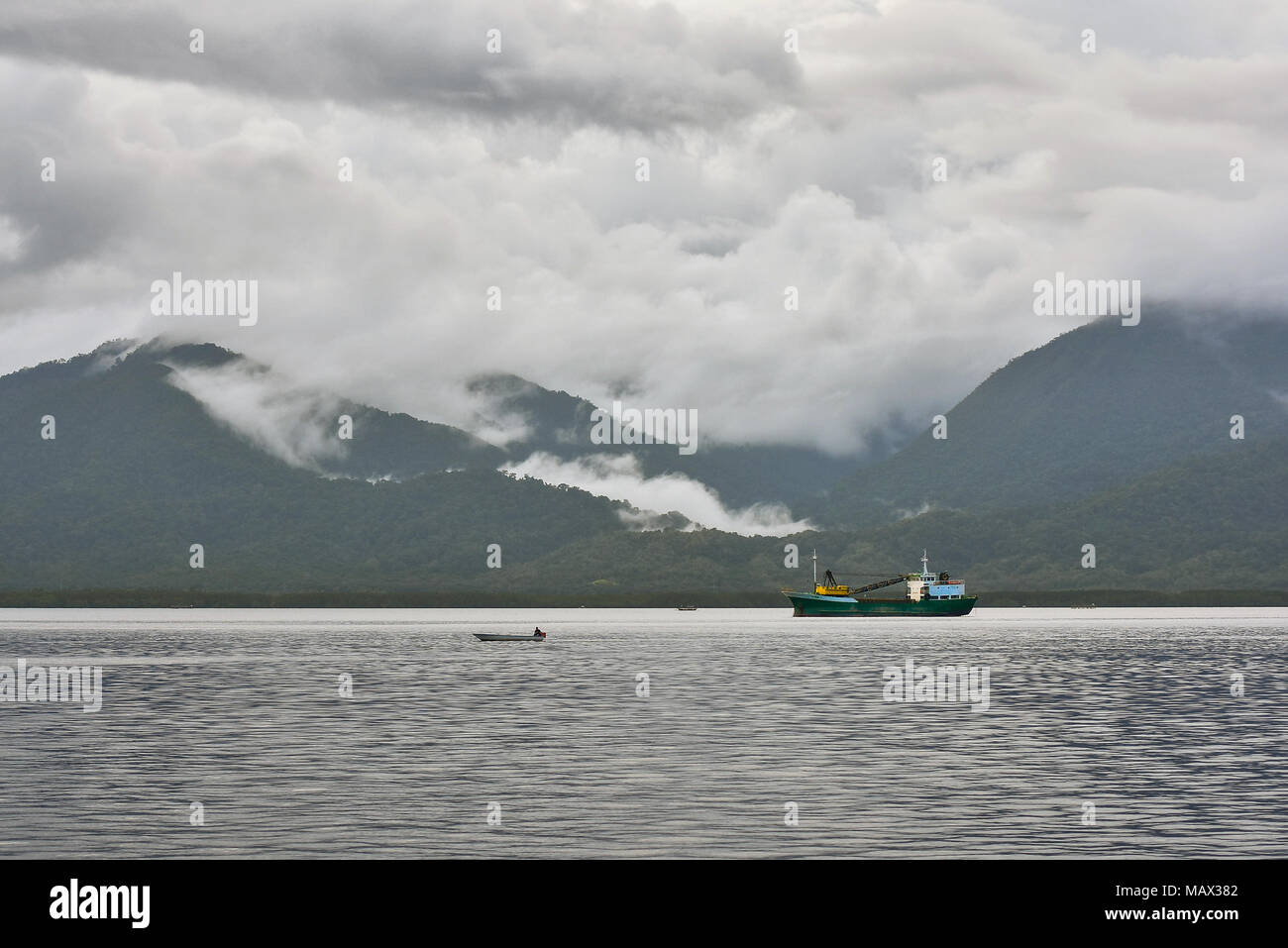 Low floating boat hires stock photography and images Alamy