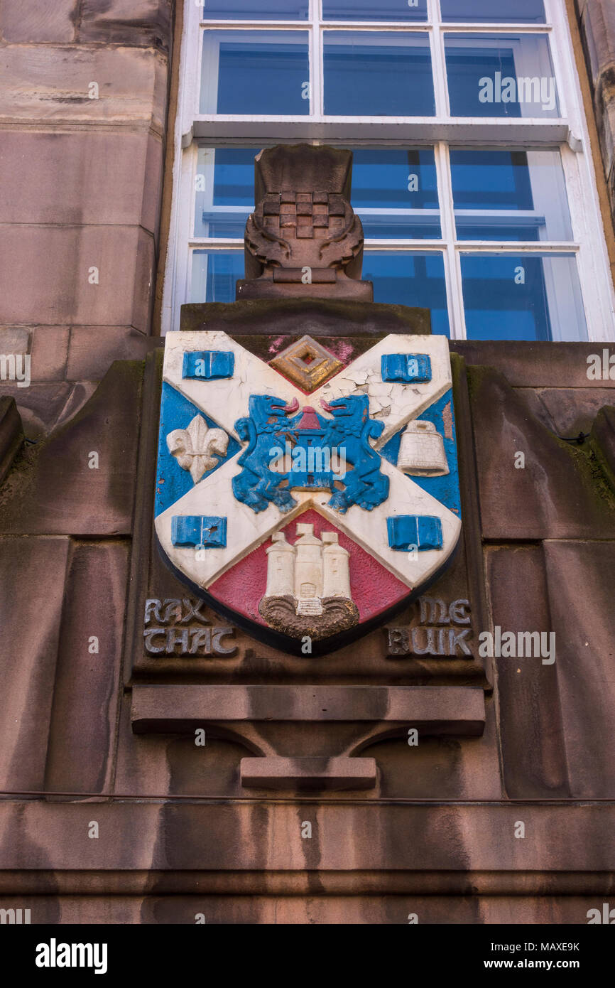 Coat of arms at the National Library of Scotland's administrative HQ in Lawnmarket, Edinburgh, Scotland (formerly the Scottish Central Library). Stock Photo