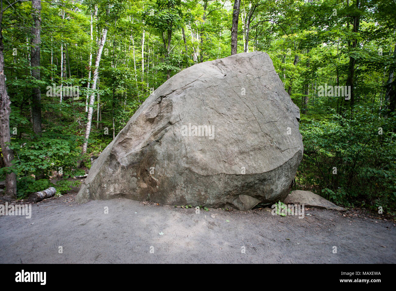 Canada, Ontario, Algonquin Provincial Park, Lookout Trail, boulder left by ice-age Stock Photo