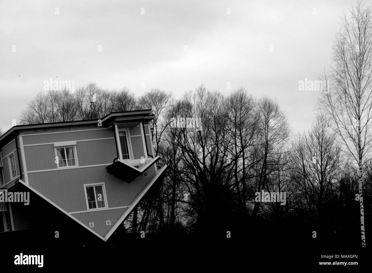 Contemporary house exterior Black and White Stock Photos & Images - Alamy