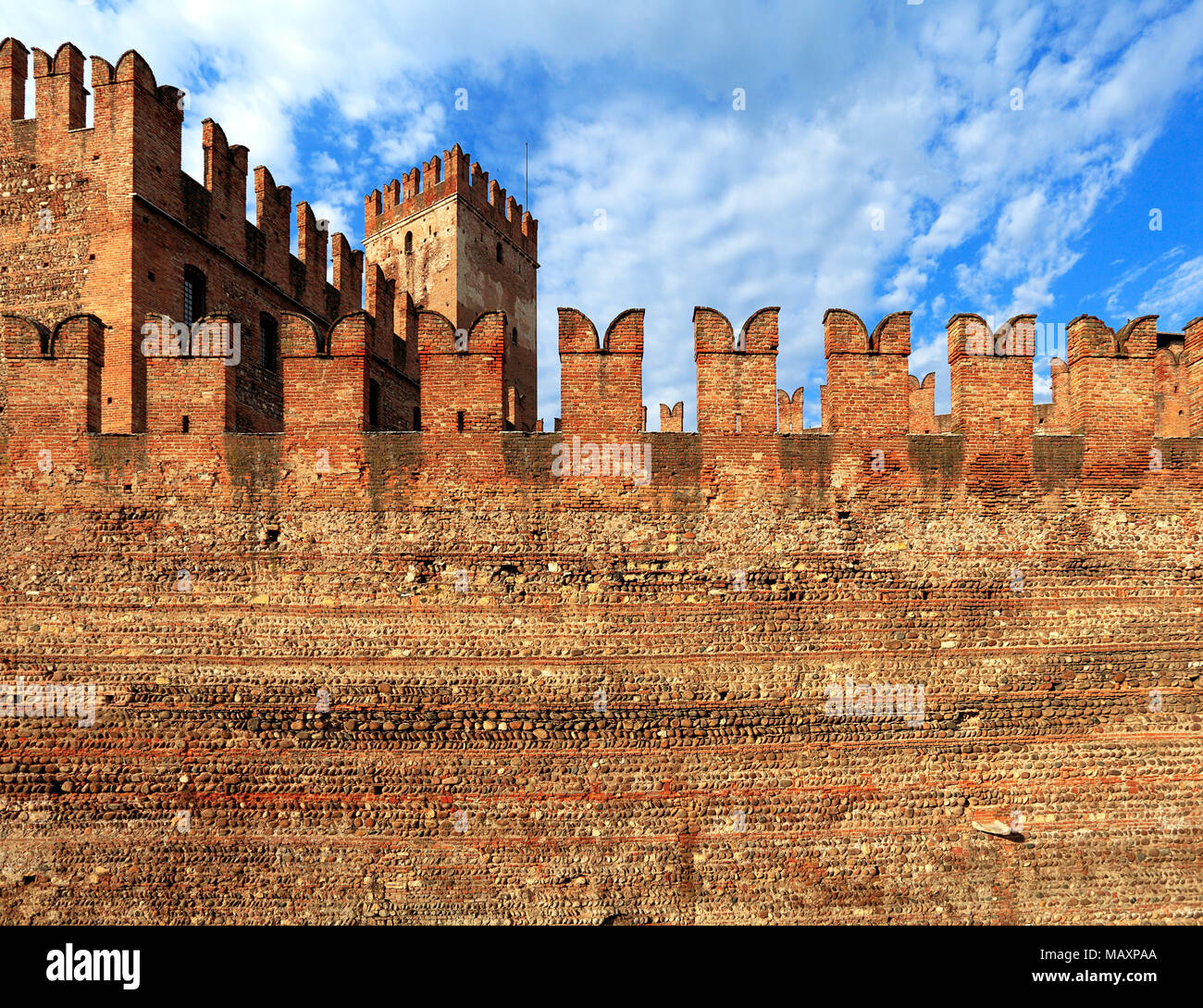 verona-veneto-italy-2012-07-06-verona-historic-city-center