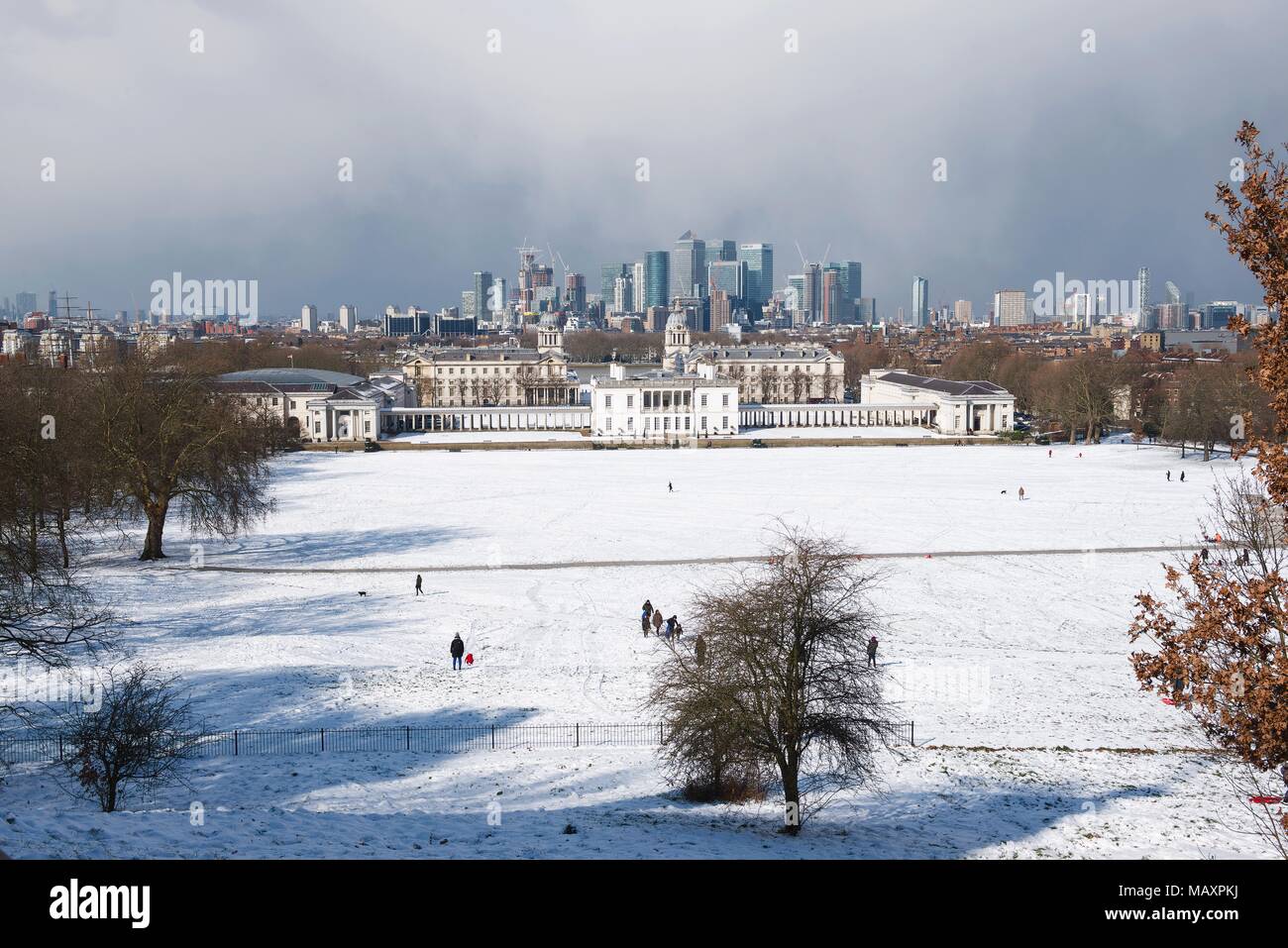 Winter scene from the top of Greenwich Park, overlooking the historical buildings of Greenwich and the modern architecture of Canary Wharf Stock Photo
