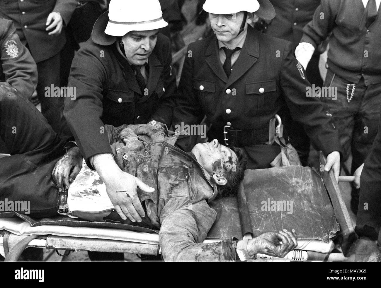 (dpa files) - The wounded assassin, Josef Bachmann, is laid on a stretcher by firemen after a shootout in West Berlin, 11 April 1968. Bachmann, a house painter, had shot Rudi Dutschke, the leader of the German socialist student association 'Sozialistischer Deutscher Studentenbund', in broad daylight on Kurfuerstendamm Street. Dutschke survived severely injured, but died on 24 December 1979 as a late result of the shooting. | usage worldwide Stock Photo
