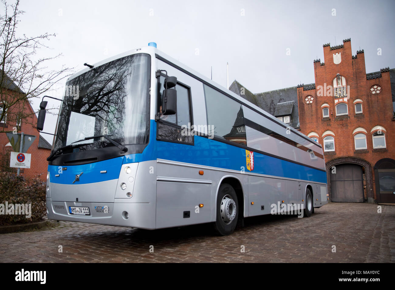 Neumuenster, Germany. 05th Apr, 2018. 05 April 2018, Germany, Neumuenster: A bus transporting prisoners leaves the correctional facility where former Catalan Regional President Carles Puigdemont has been detained since 25 March. Credit: Christian Charisius/dpa/Alamy Live News Stock Photo