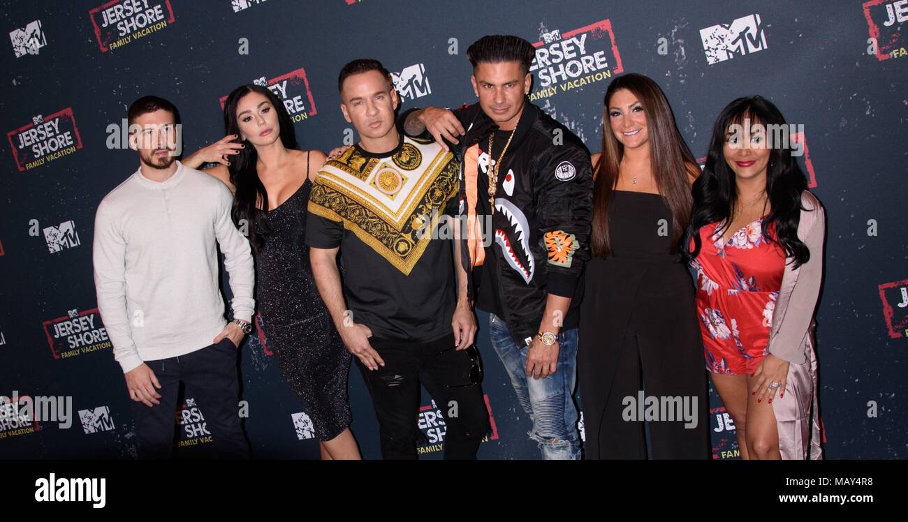 New York, NY, USA. 4th Apr, 2018. Vinny Guadagnino, Jenni 'JWoww' Farley, Mike 'The Situation' Sorrentino, Paul 'Pauly D' DelVecchio, Deena Cortese and Nicole 'Snooki' Polizzi at arrivals for JERSEY SHORE FAMILY VACATION Premiere, PHD Rooftop Lounge at Dream Downtown, New York, NY April 4, 2018. Credit: RCF/Everett Collection/Alamy Live News Stock Photo