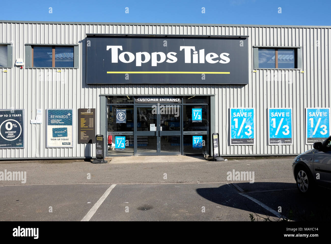 A vue of Topps tiles shop in Willesden, London Stock Photo