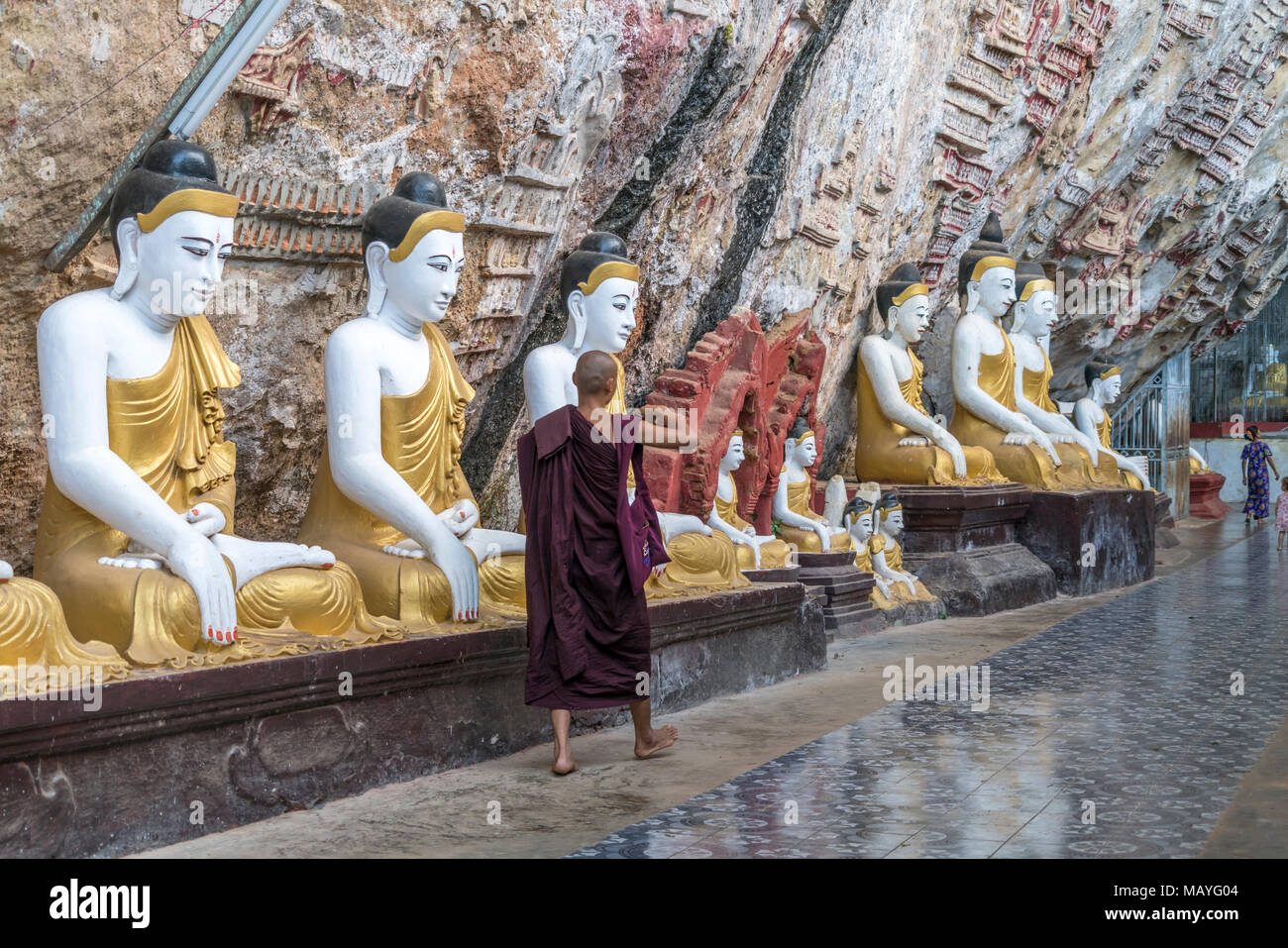 Buddha-Statuen in der Kawgon-Höhle, Hpa-an, Myanmar, Asien  |  Buddha statues in the Kawgun Cave, Hpa-an, Myanmar, Asia Stock Photo