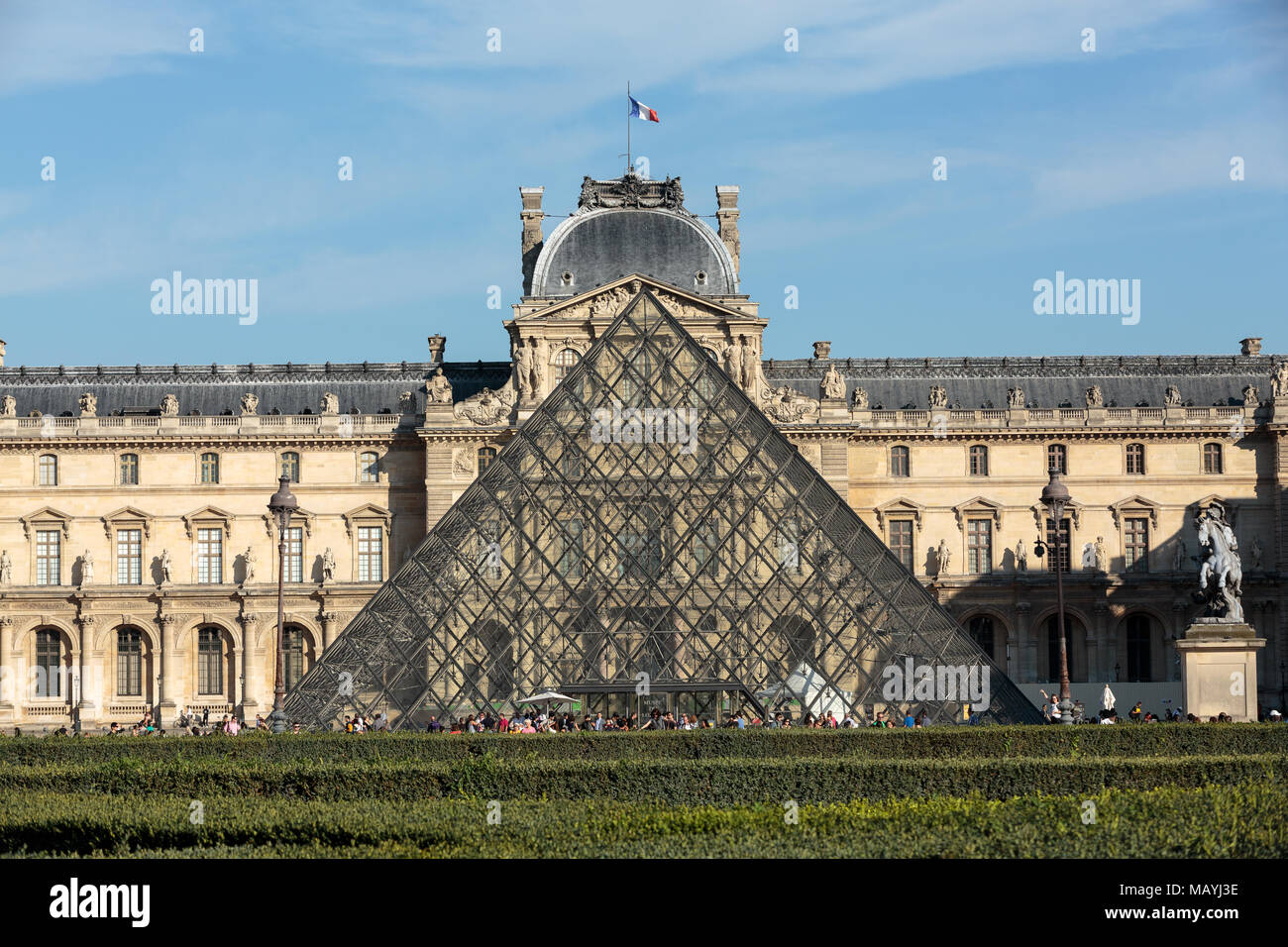 Louvre pyramid 1989 hi-res stock photography and images - Alamy