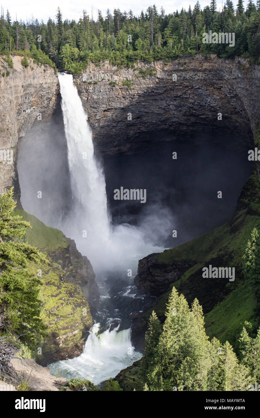 Helmcken Falls in Wells Gray Provincial Park near Clearwater, British Columbia, Canada Helmcken Falls is a 141 m waterfall on the Murtle River. Stock Photo