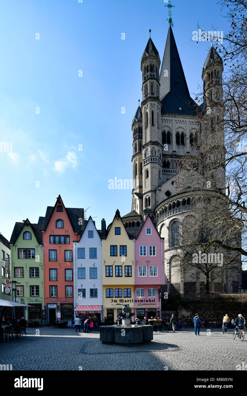 Colourful row of houses with restaurant Im Martinswinkel, church Groß St. Martin, Martinsviertel, Cologne Stock Photo