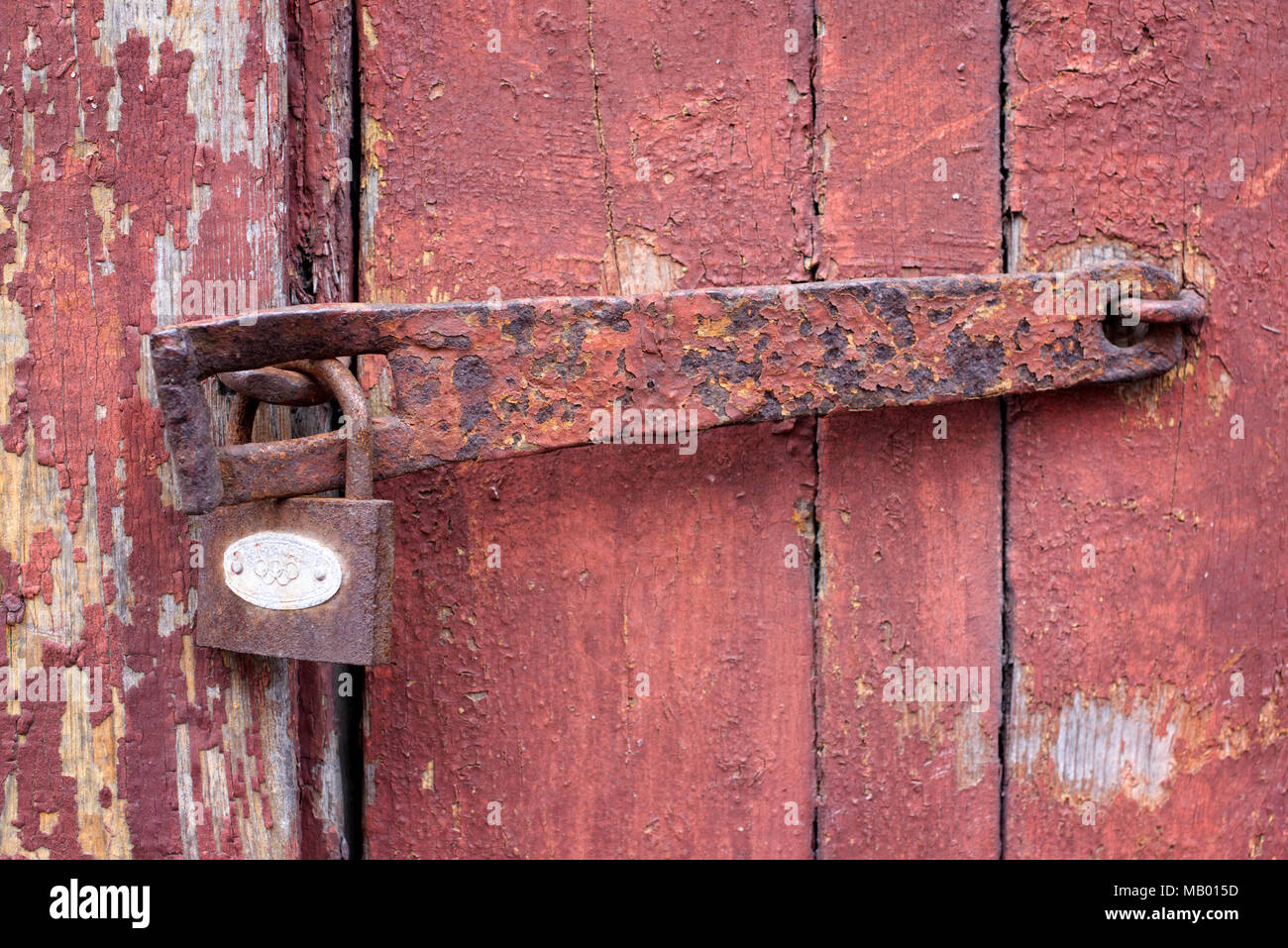 An old wooden door with a rusty lock Stock Photo - Alamy