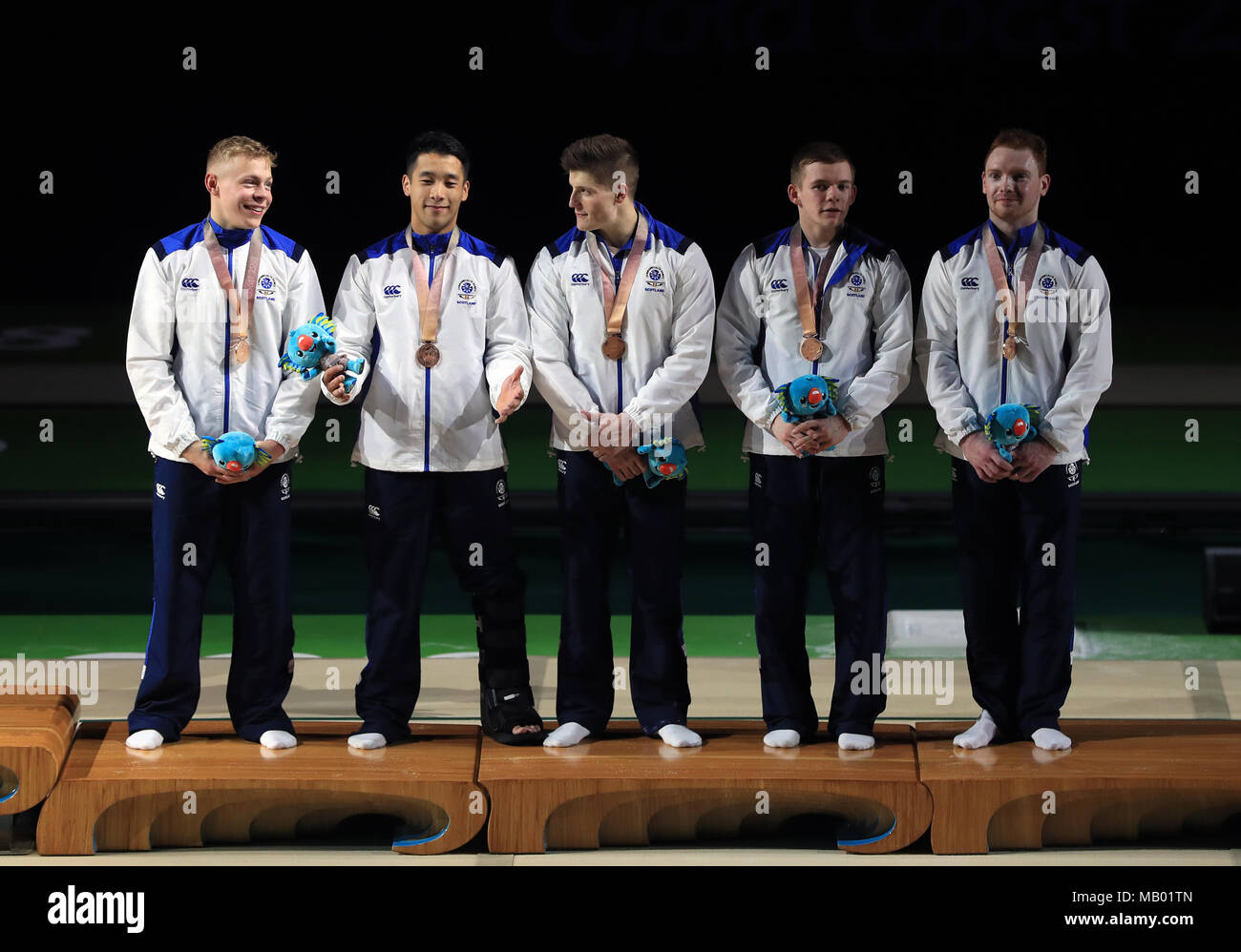 necesar servi Admis  Scotland's gymnasts including Daniel Purvis, Kelvin Cham, Hamish Carter,  Frank Baines and David Weir with their bronze medals following the final of  the Men's Team event at the Coomera Indoor sports Centre