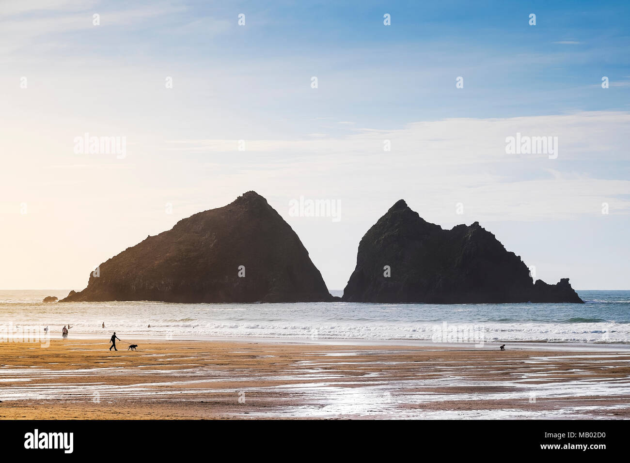 The iconic Gull Rocks or Carters Rocks at Holywell Bay in Newquay in ...