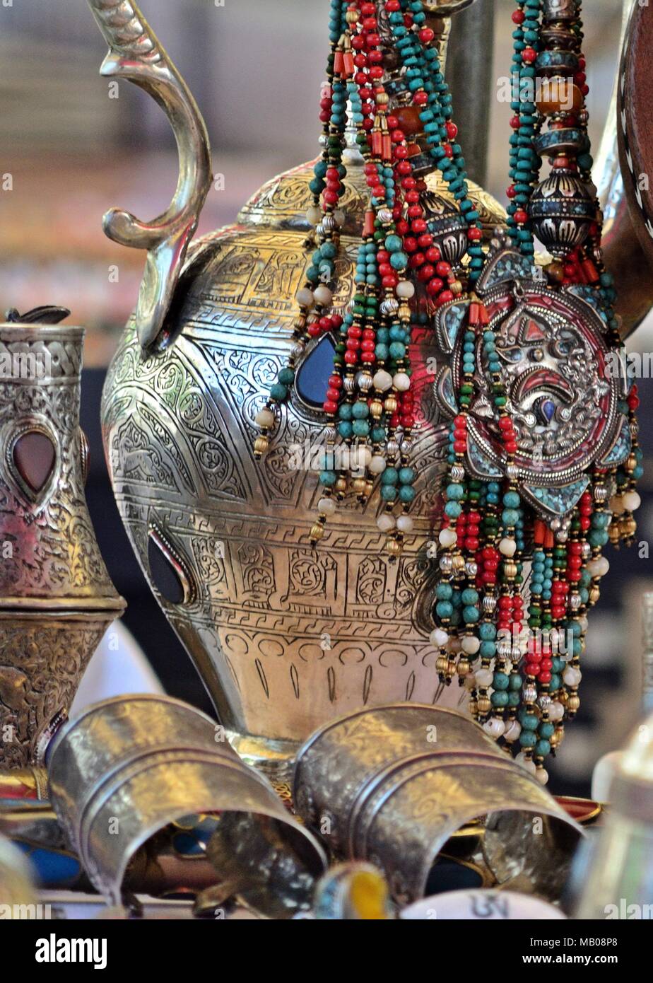 Antiquities for sale at the flea market in Vienna Stock Photo