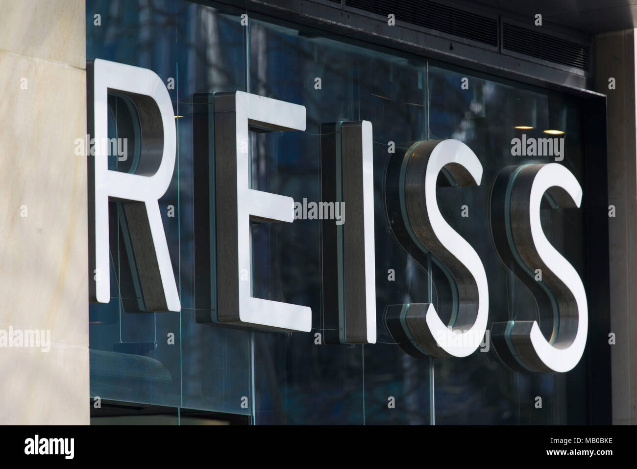 reiss clothing brand