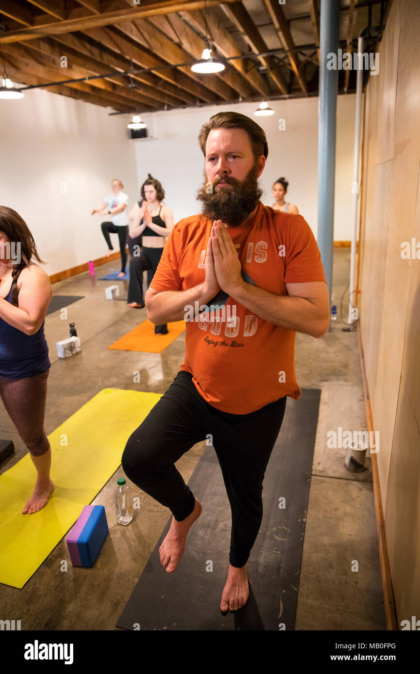 Yoga classes hi-res stock photography and images - Alamy