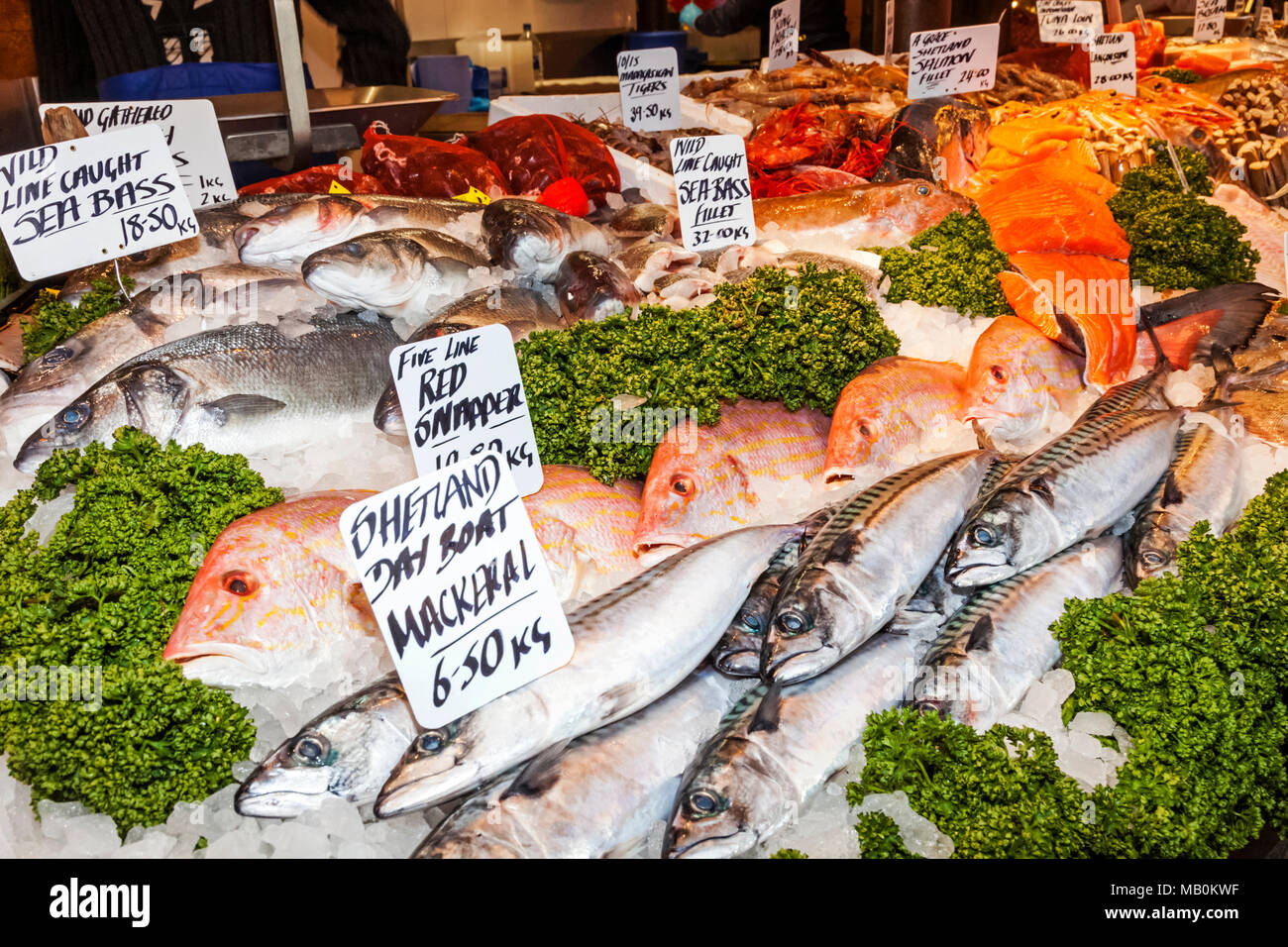 Fish shop display hi-res stock photography and images - Alamy