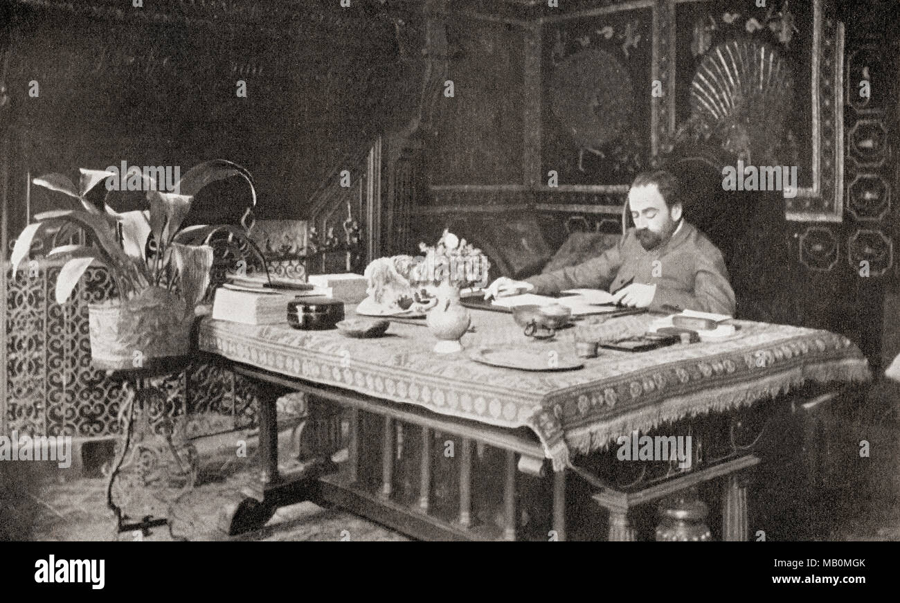 Zola in his study.  Émile Édouard Charles Antoine Zola, 1840 – 1902. French novelist, playwright and journalist.  From The International Library of Famous Literature, published c. 1900 Stock Photo