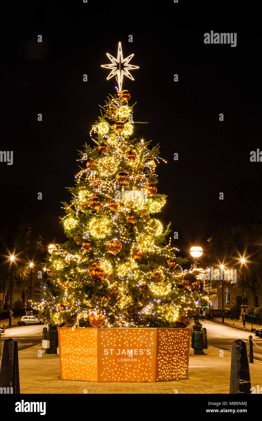 England, London, Regent Street, Waterloo Place, St Jame's Christmas