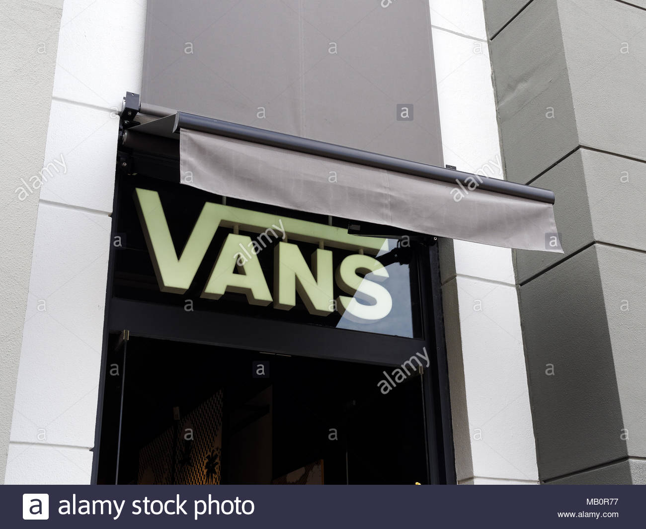 vans outlet freeport