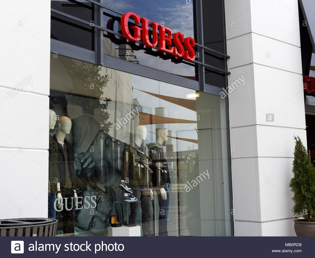 Guess shopfront, Freeport Lisbon Fashion Outlet, Alcochete, Portugal Stock  Photo - Alamy