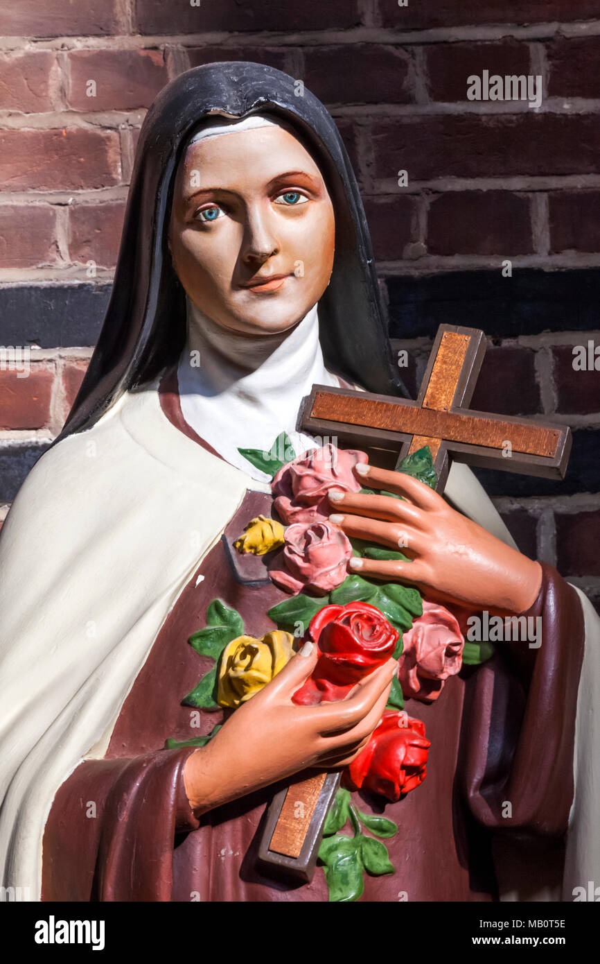Saint therese statue hi-res stock photography and images - Alamy