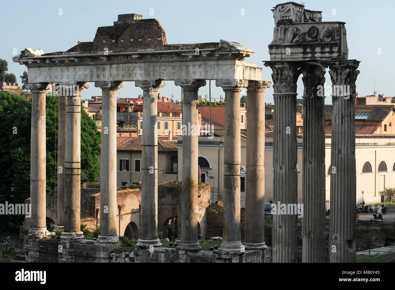 Tempio Di Vespasiano Temple Of Vespasian And Titus And Tempio Di Saturno Temple Of Saturn In Foro Romano Forum Romanum In Historic Centre Of Rom Stock Photo Alamy