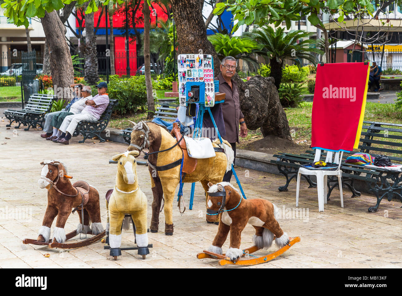 Guayaqil, Ecuador, December 20, 2016: An artisan photographer who makes portraits to tourists who visit the Parque Centenario de Guayaquil, is a typic Stock Photo