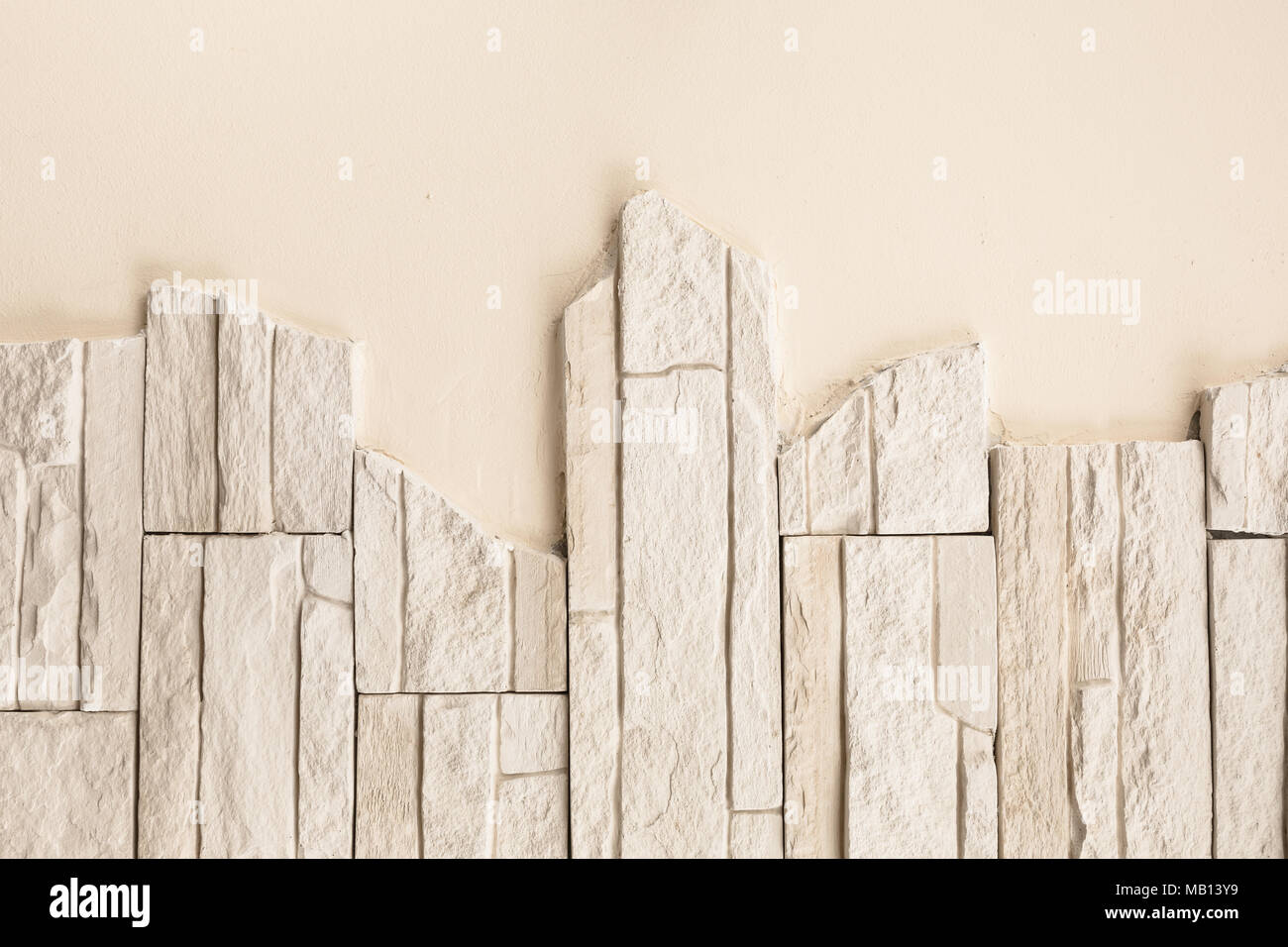pattern of decorative white slate stone wall surface Stock Photo - Alamy