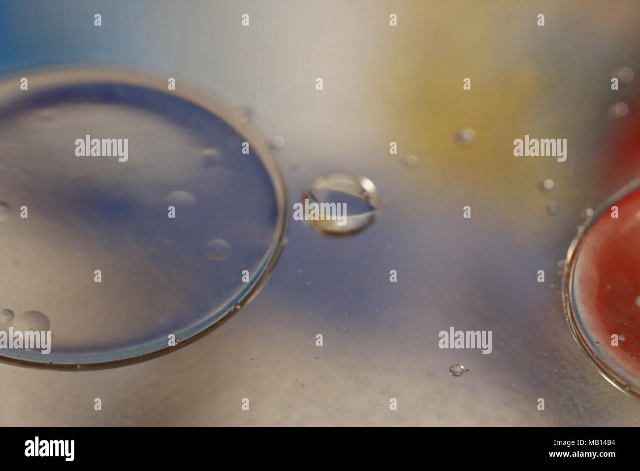 Oil and water bubbles glass hi-res stock photography and images - Alamy