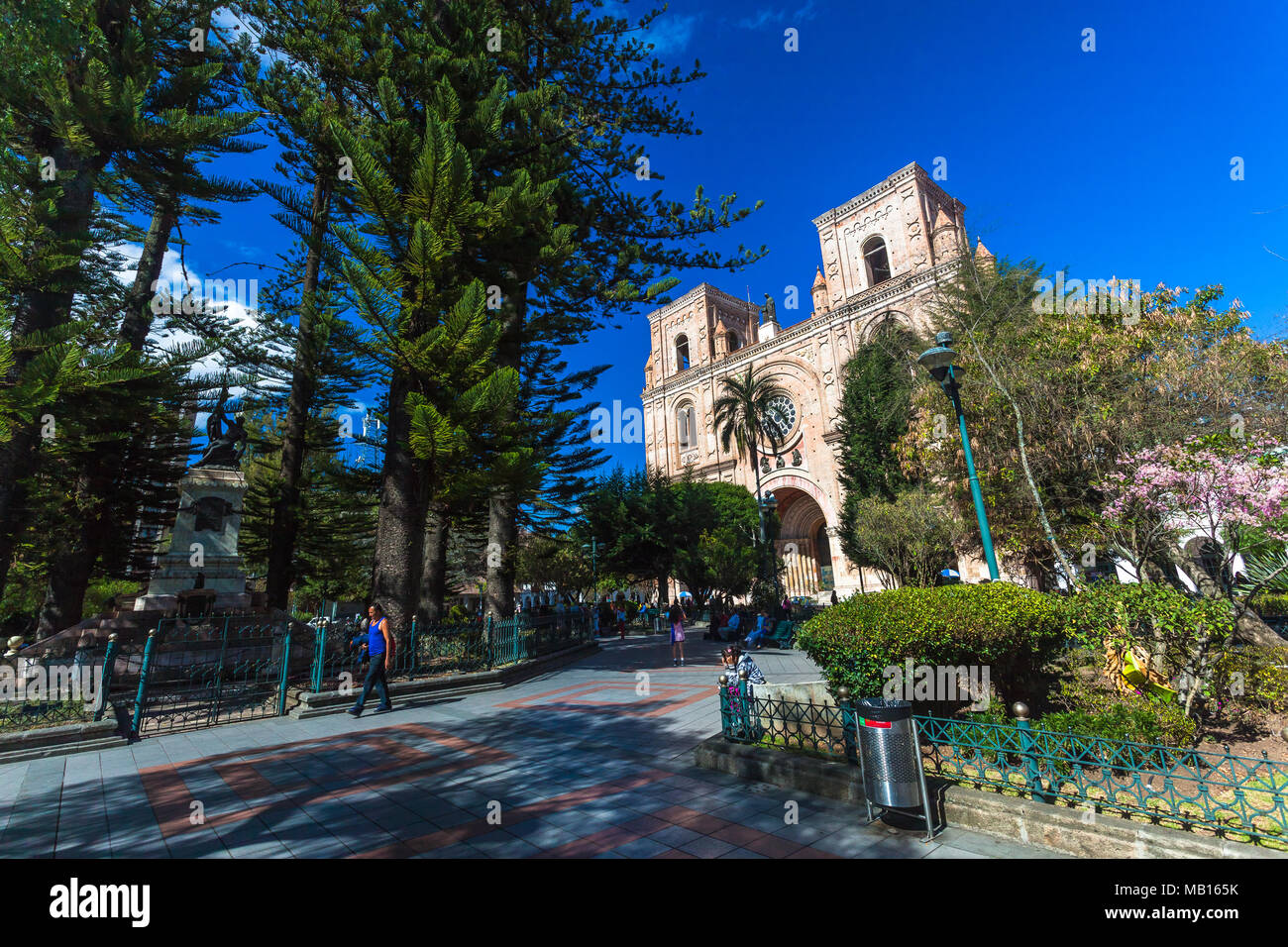 Cuenca, Ecuador, Junio 2017: Abdón Calderon Park and Catedral Mayor in the center of the city of Cuenca, Ecuador Stock Photo