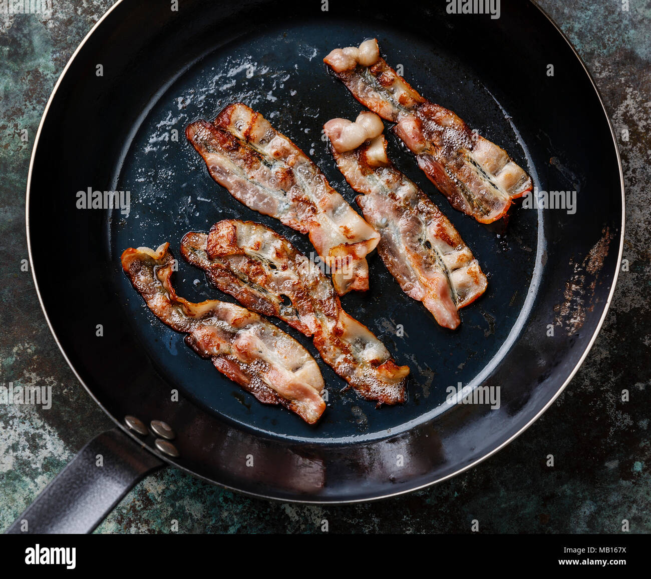 Crispy bacon sizzling hires stock photography and images Alamy