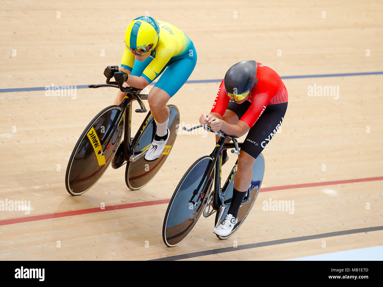 Wales' Hayley Jones (right) and Australia's Annette Edmondson compete in the Women's 3000m Individual Pursuit Qualifying at the Anna Meares Velodrome during day two of the 2018 Commonwealth Games in the Gold Coast, Australia. Stock Photo