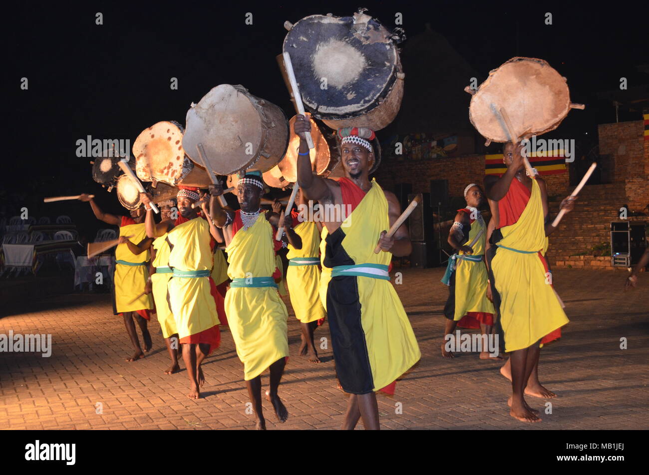 Drumming circle uganda hires stock photography and images Alamy